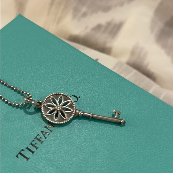 RE-LISTED-Tiffany Daisy Key Pendant and Chain - Picture 3 of 5